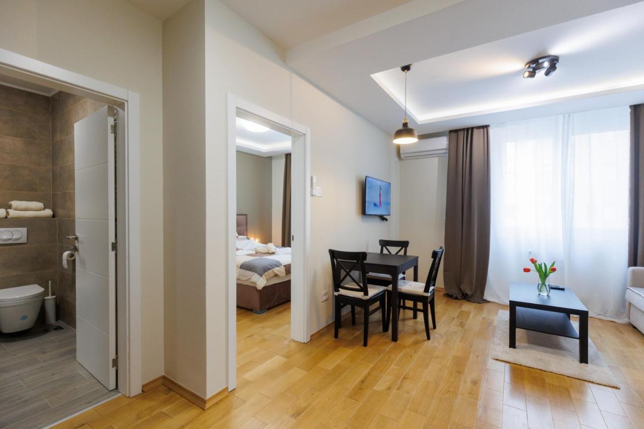 Black & White Apartment Subotica Dış mekan fotoğraf