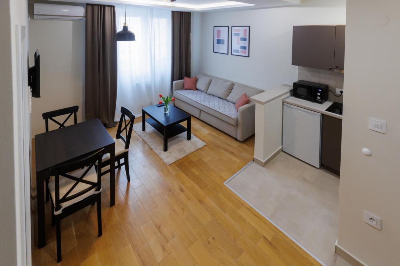 Black & White Apartment Subotica Dış mekan fotoğraf
