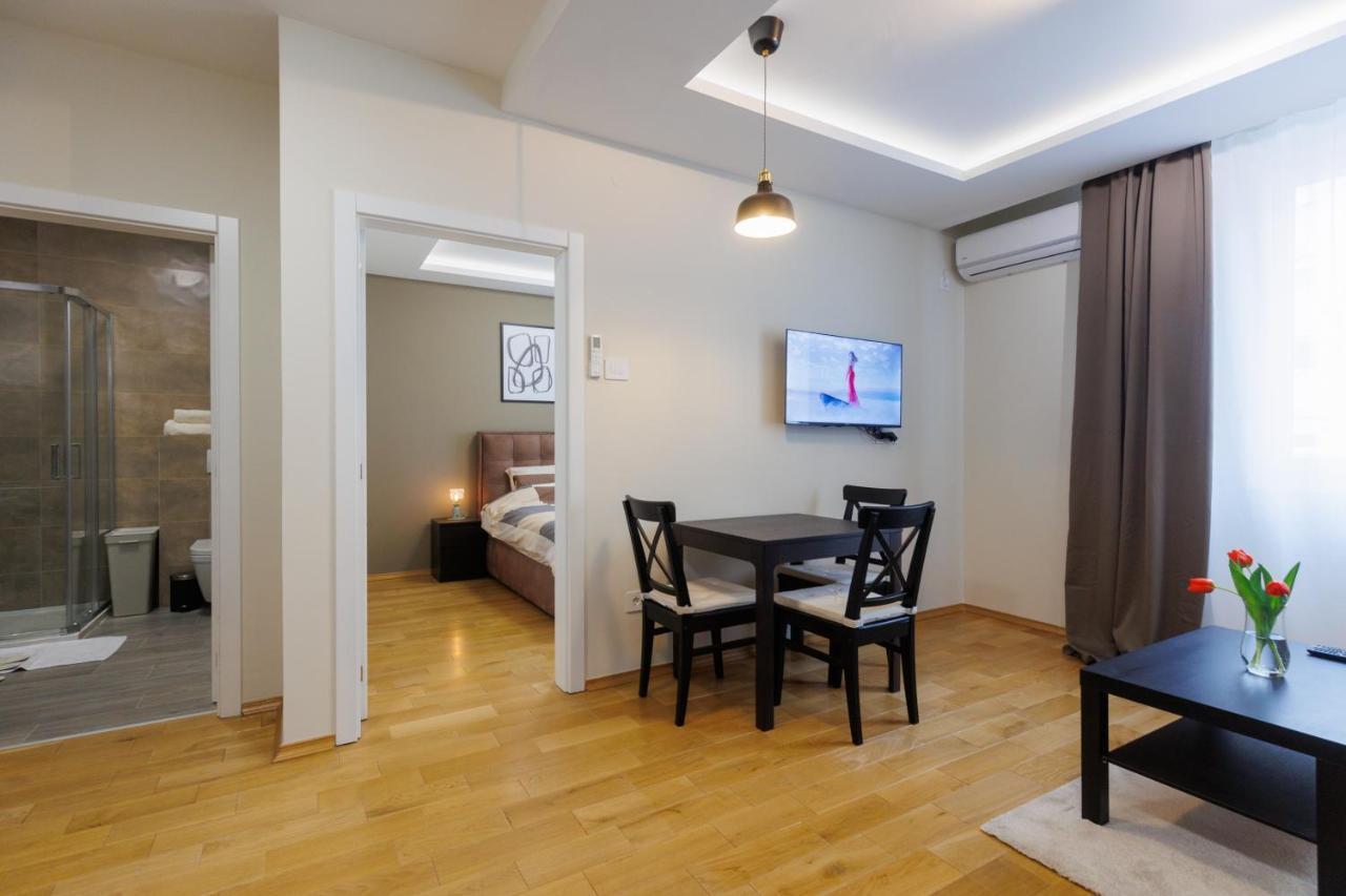 Black & White Apartment Subotica Dış mekan fotoğraf